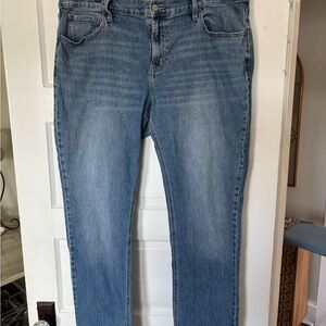 Old Navy Mid-Rise Wow Boyfriend Straight Jeans